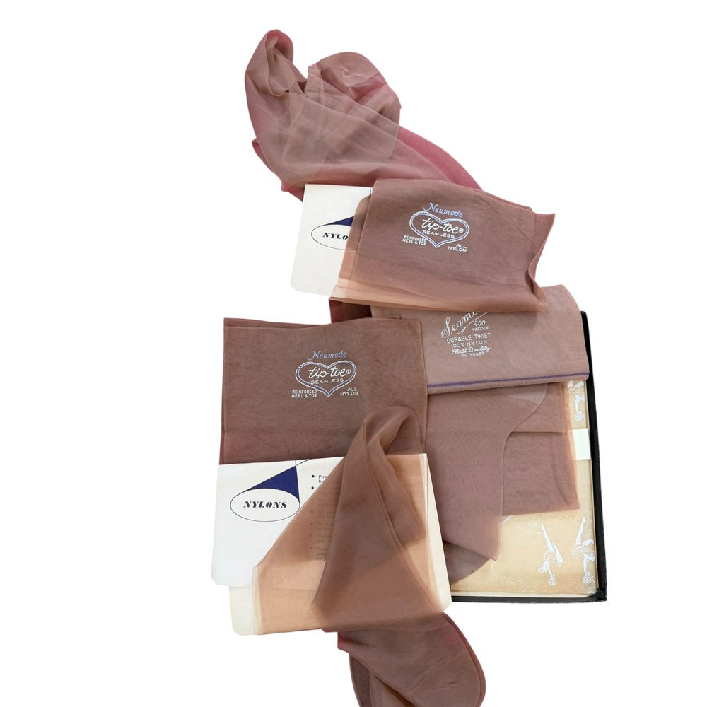 Vintage Neumode Tip-Toe Seamless Nylons Stockings Nu Beige 10.5 L 400 Needles e